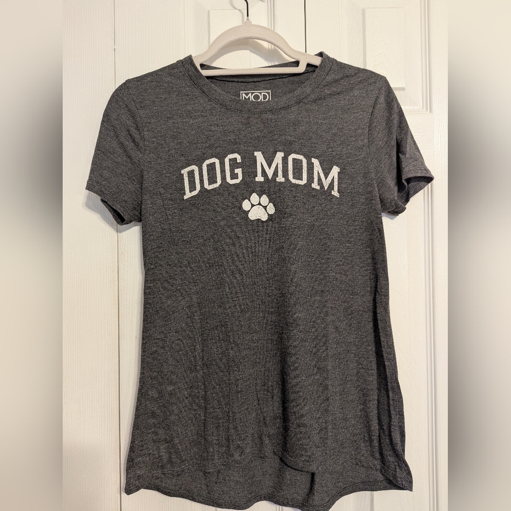 Modern Lux Woman's "Dog Mom" Graphic Tee Size M